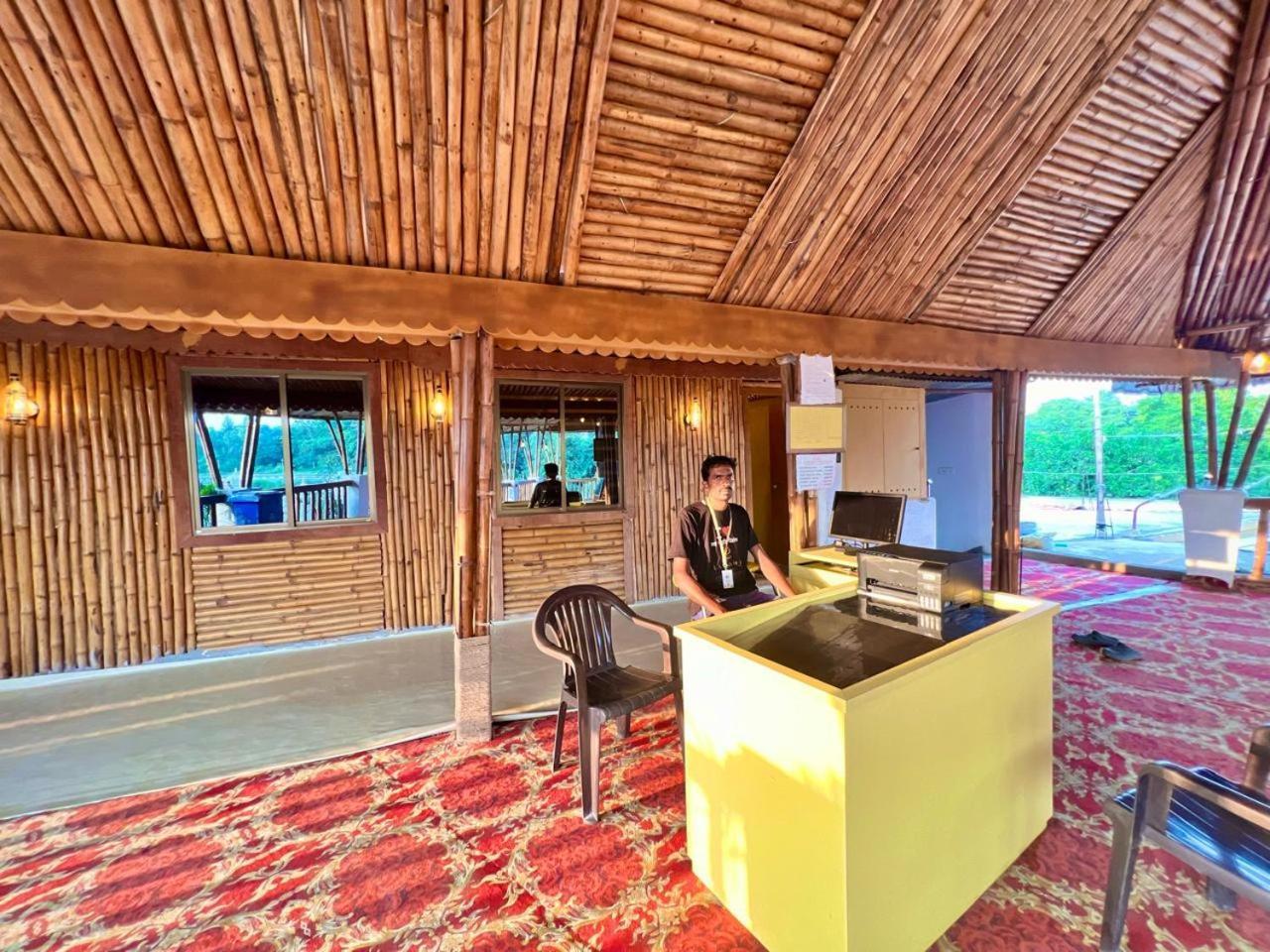 La Pahi Palace- Banquet And Resort Sakri East Ngoại thất bức ảnh