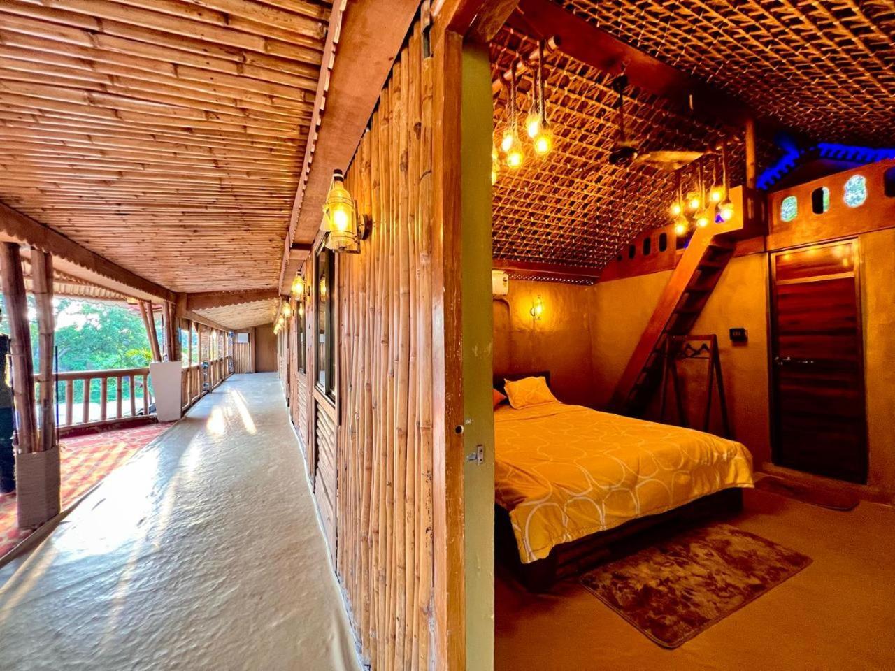 La Pahi Palace- Banquet And Resort Sakri East Ngoại thất bức ảnh