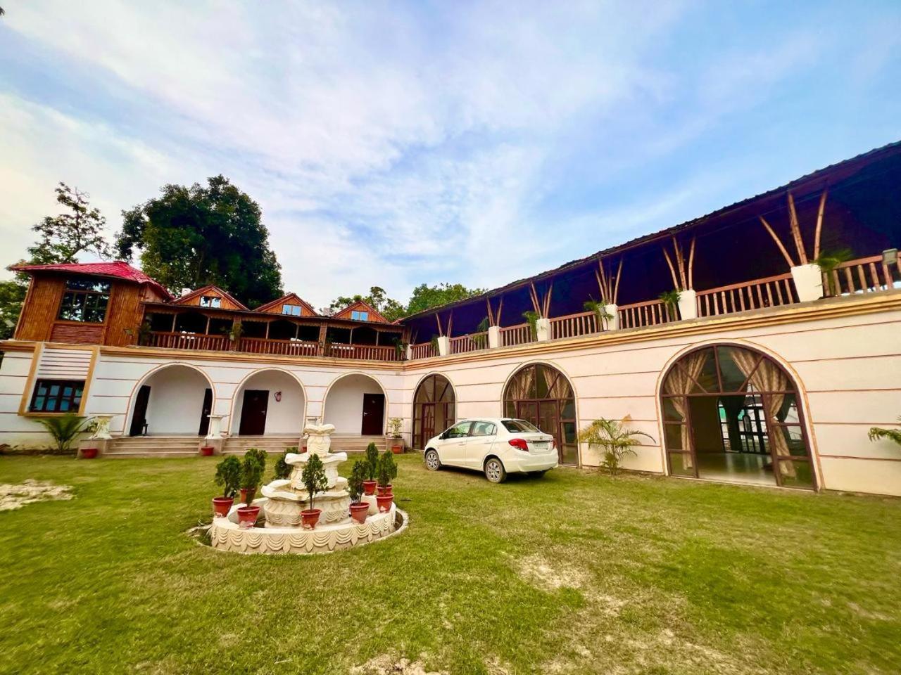 La Pahi Palace- Banquet And Resort Sakri East Ngoại thất bức ảnh