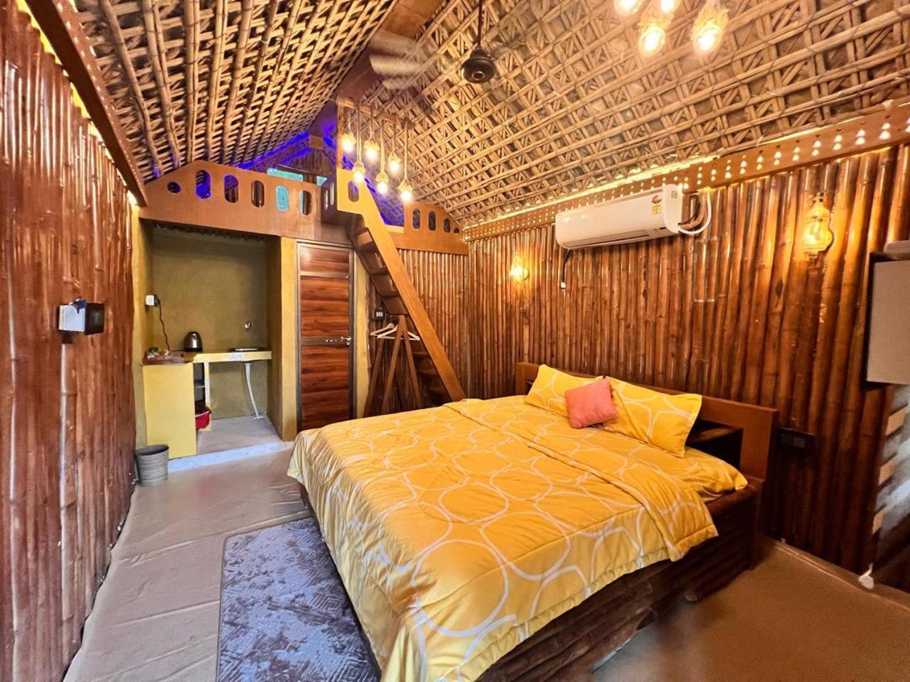 La Pahi Palace- Banquet And Resort Sakri East Ngoại thất bức ảnh