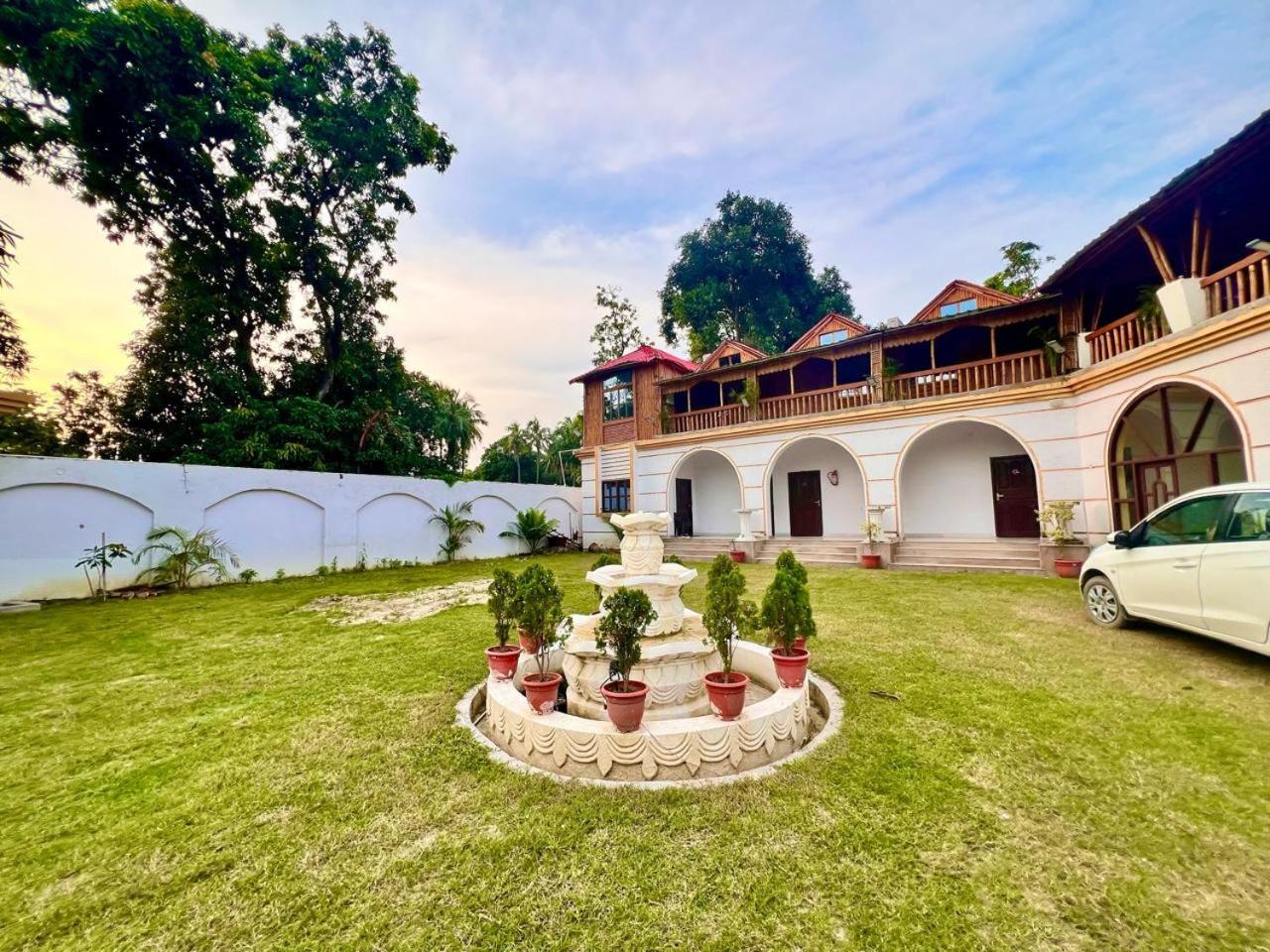 La Pahi Palace- Banquet And Resort Sakri East Ngoại thất bức ảnh