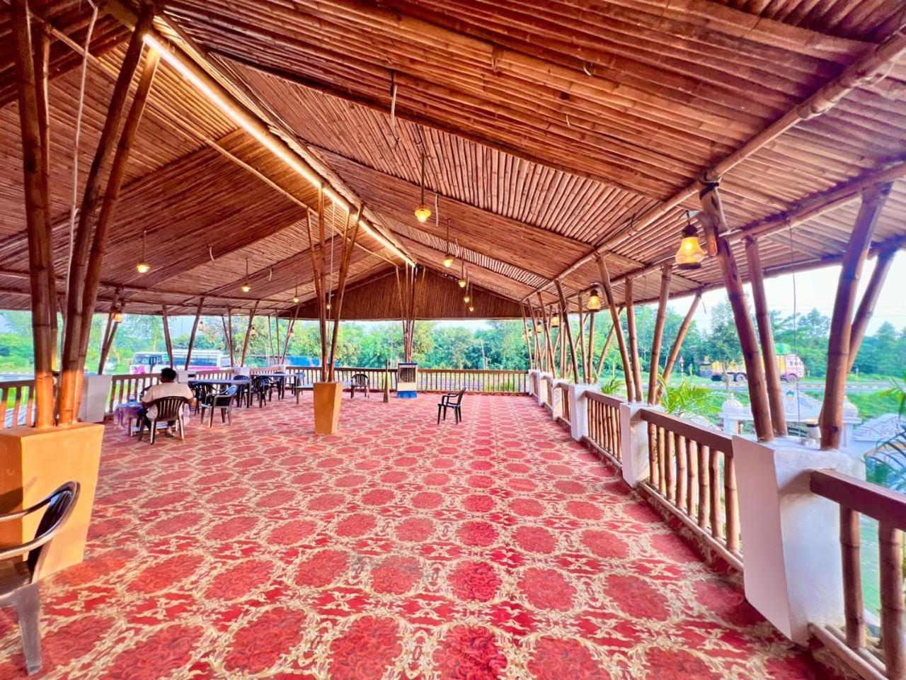 La Pahi Palace- Banquet And Resort Sakri East Ngoại thất bức ảnh