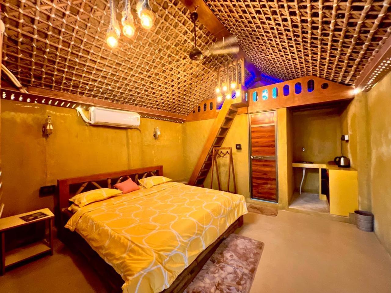 La Pahi Palace- Banquet And Resort Sakri East Ngoại thất bức ảnh