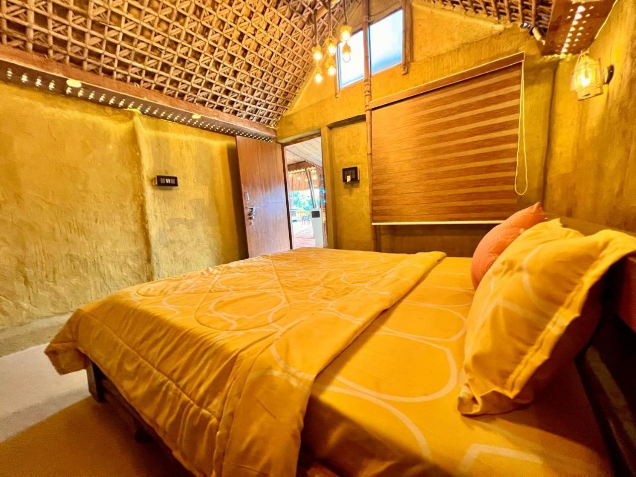 La Pahi Palace- Banquet And Resort Sakri East Ngoại thất bức ảnh
