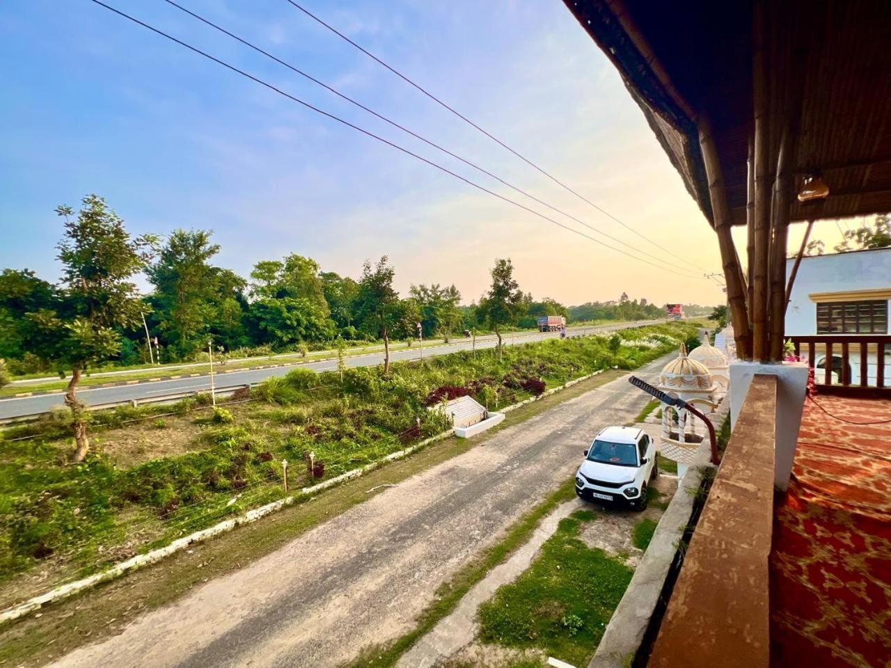 La Pahi Palace- Banquet And Resort Sakri East Ngoại thất bức ảnh