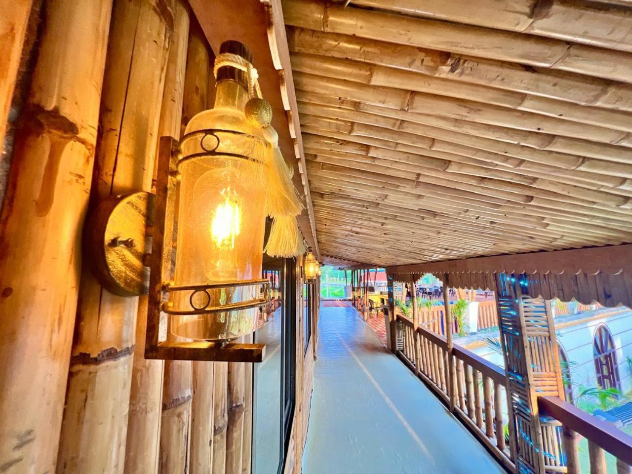 La Pahi Palace- Banquet And Resort Sakri East Ngoại thất bức ảnh
