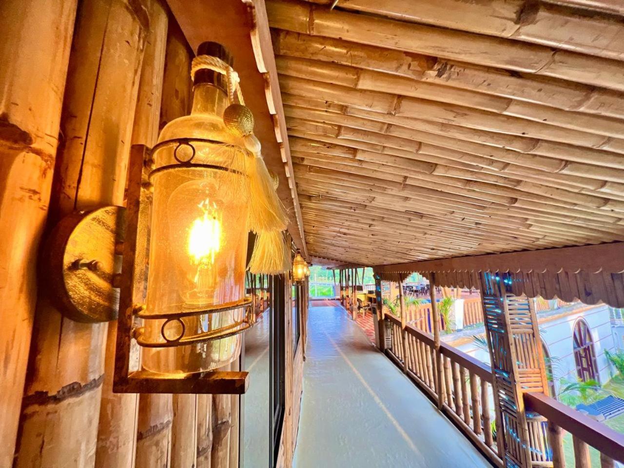 La Pahi Palace- Banquet And Resort Sakri East Ngoại thất bức ảnh