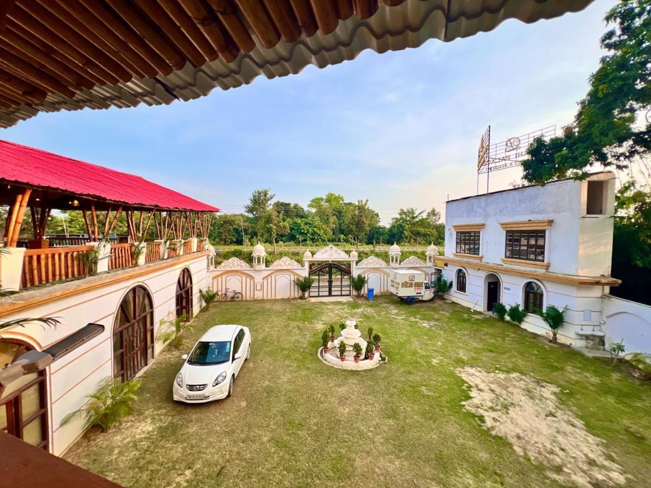 La Pahi Palace- Banquet And Resort Sakri East Ngoại thất bức ảnh