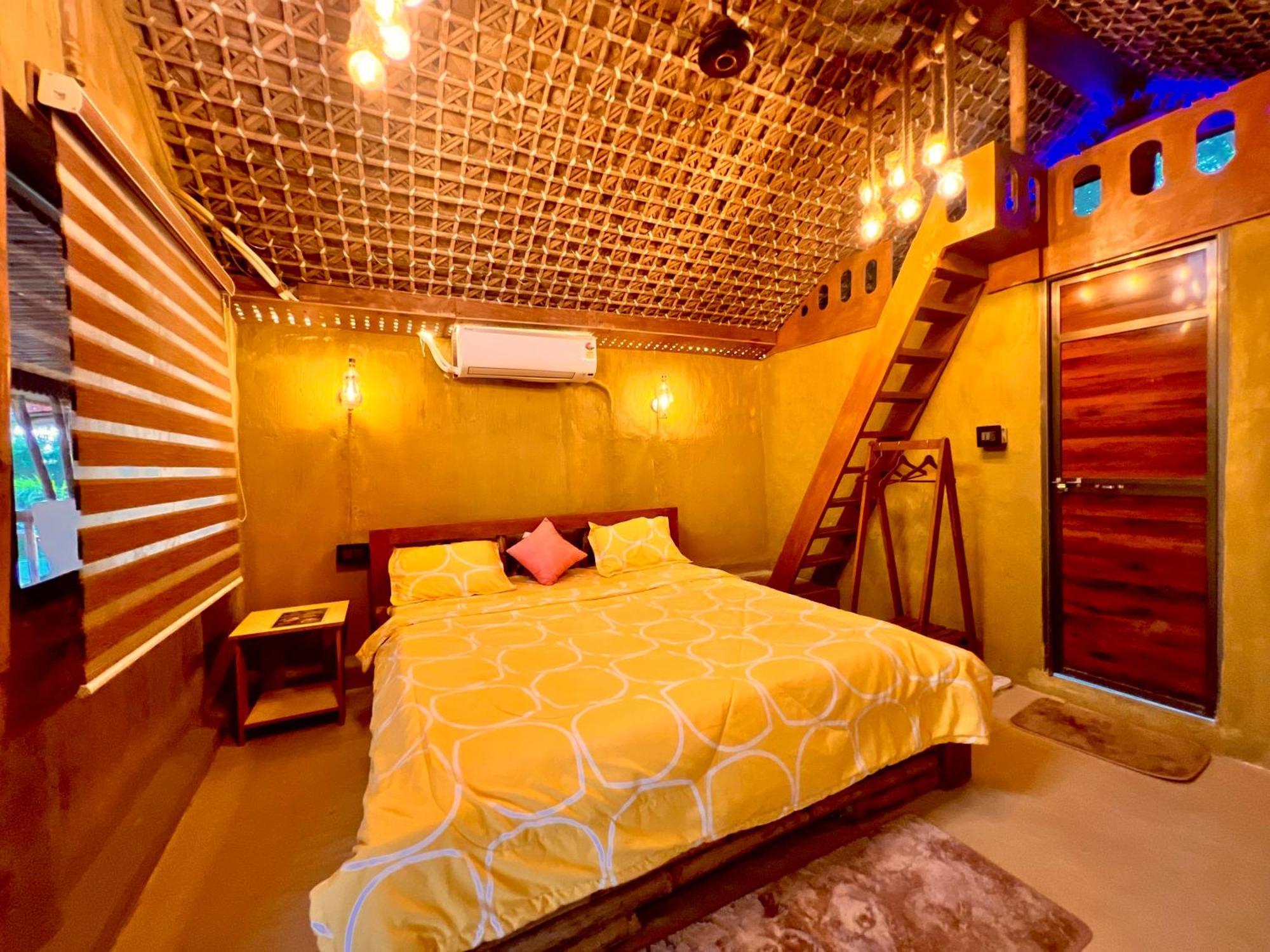 La Pahi Palace- Banquet And Resort Sakri East Ngoại thất bức ảnh