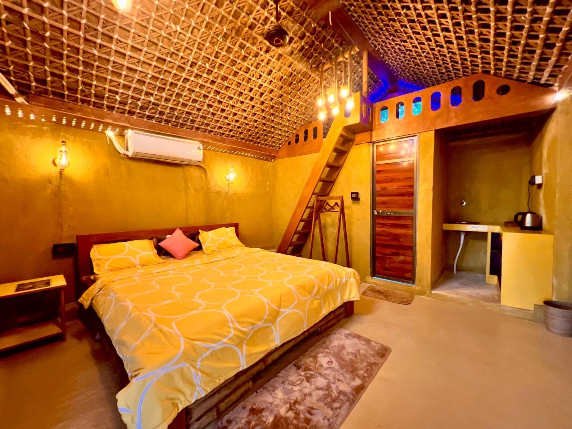 La Pahi Palace- Banquet And Resort Sakri East Ngoại thất bức ảnh