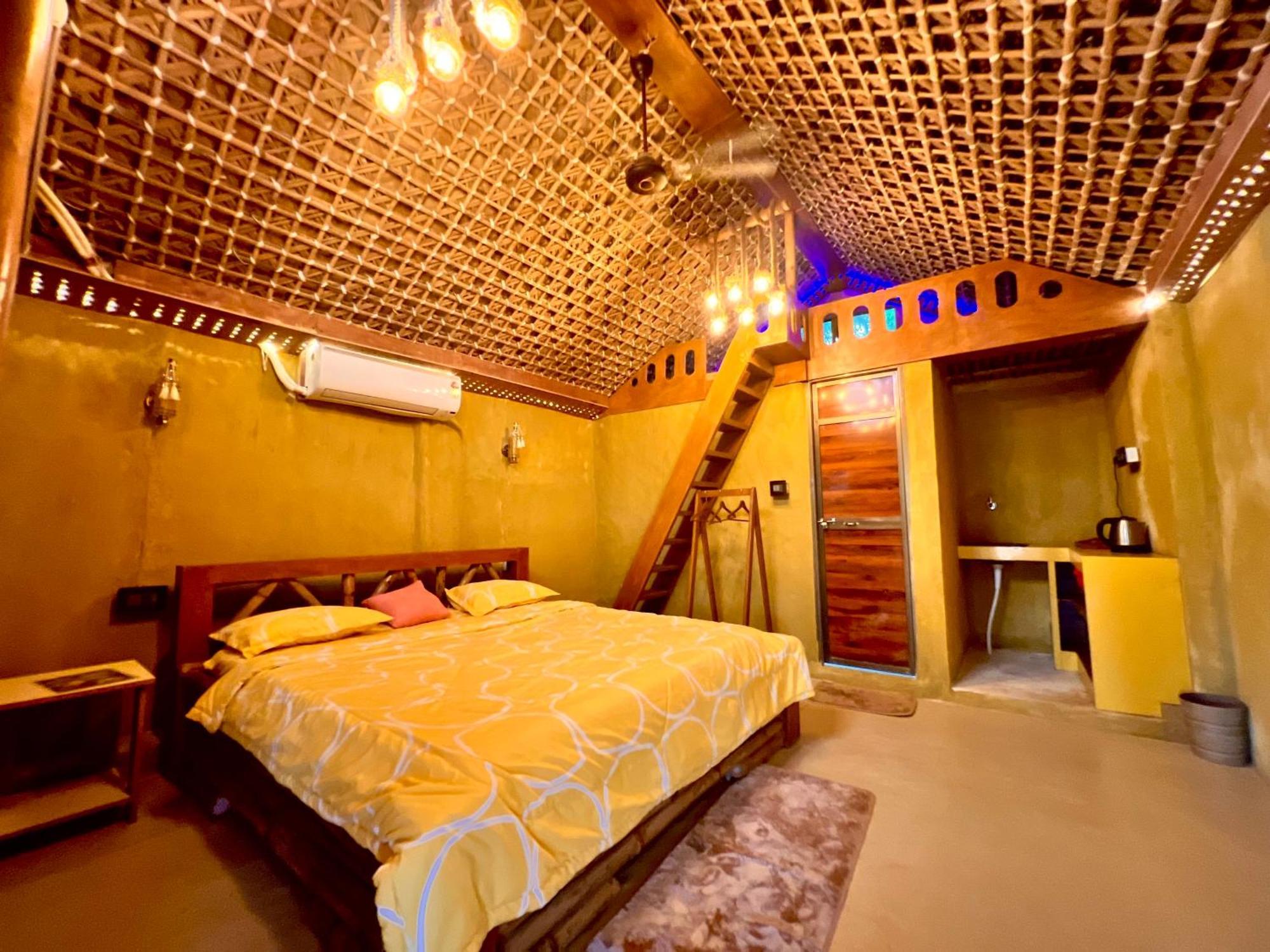 La Pahi Palace- Banquet And Resort Sakri East Ngoại thất bức ảnh