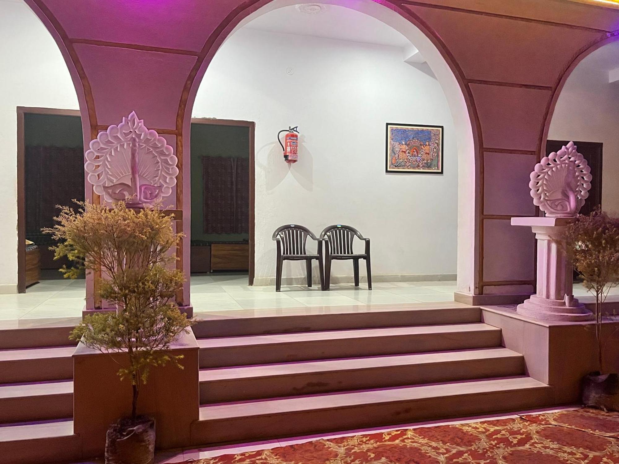 La Pahi Palace- Banquet And Resort Sakri East Ngoại thất bức ảnh